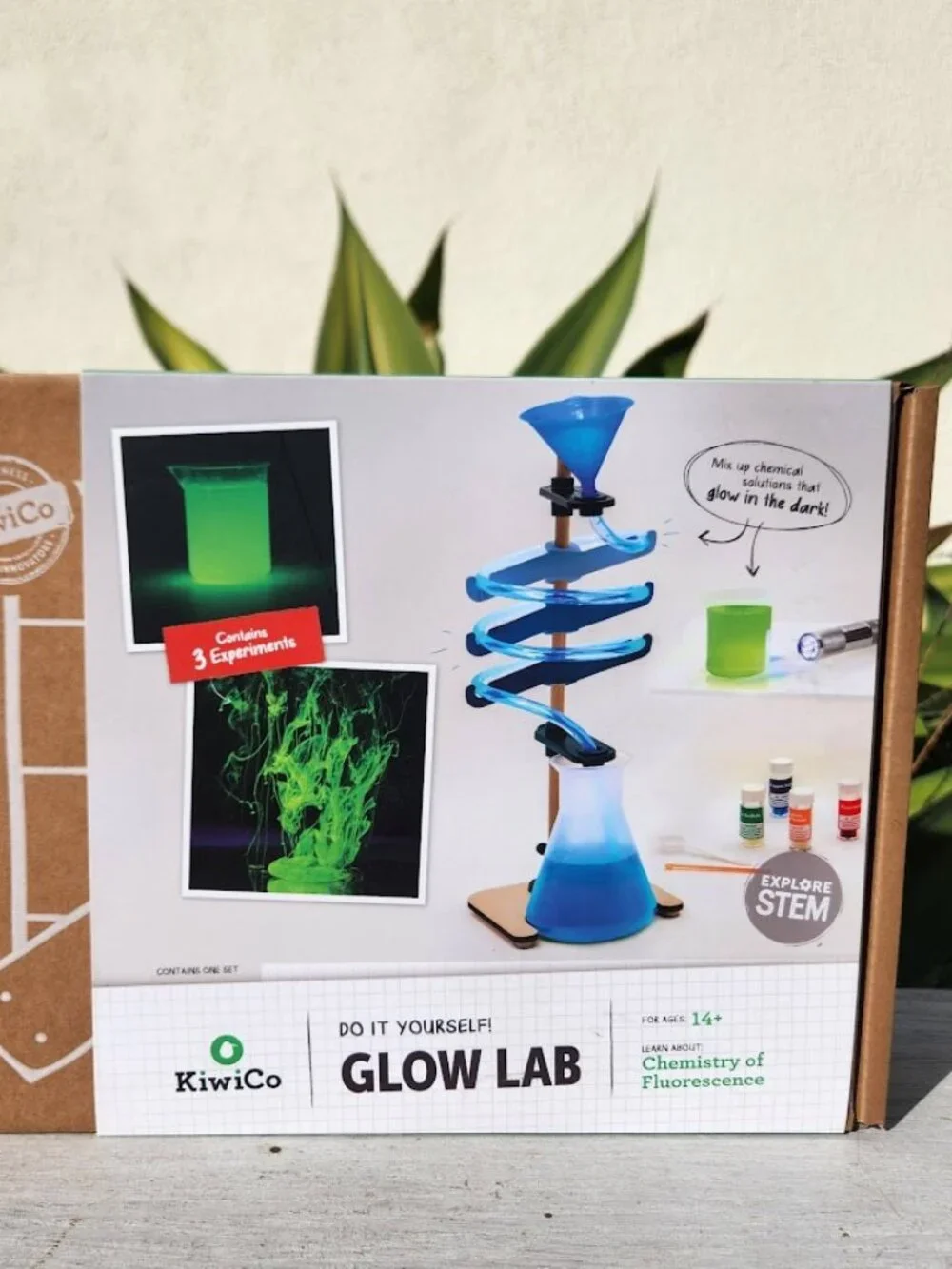 NEW Glow Lab KiwiCo. Kiwi Co. Crate Science Experiment Craft Kit UV Light Topics